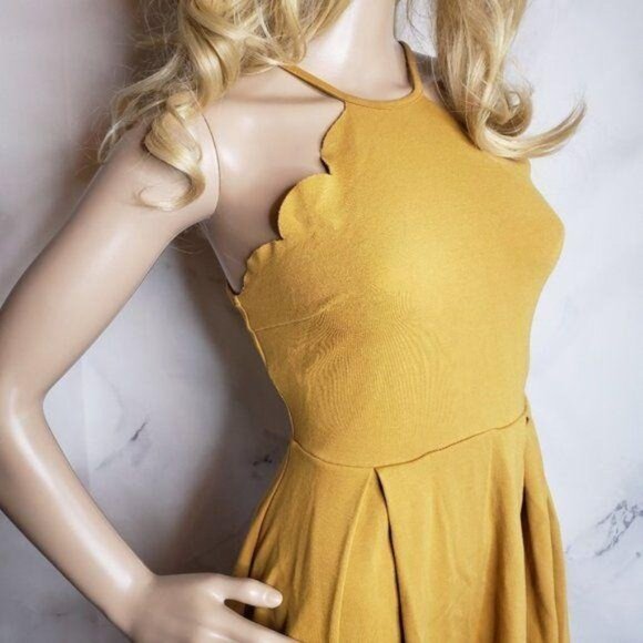 Charlotte Russe Yellow Scalloped Edge Sleeveless Skater SunDress size Small - Picture 5 of 7